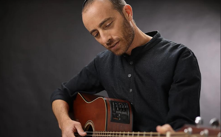 משנכנס: יוחאי בן אב"י בשיר מפתיע לחודש אדר. צפו