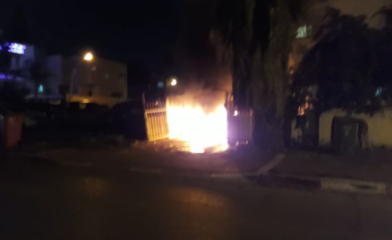 פשע שנאה ברמלה: ערבים הציתו רכב של תושב סרוג