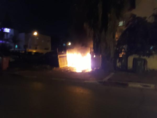 פשע שנאה ברמלה: ערבים הציתו רכב של תושב סרוג