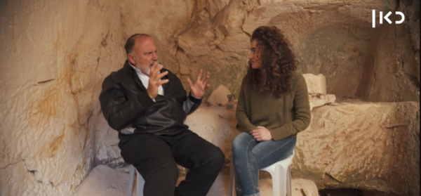 צפו: הירושלמי שגילה מערת קבורה עתיקה מתחת לביתו