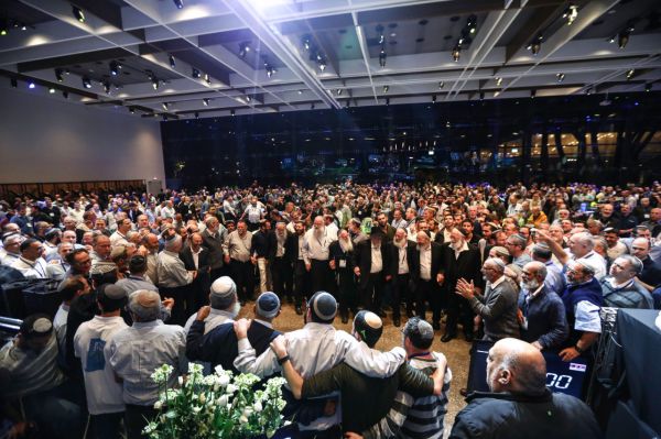 צפו: אלף בוגרים ב-48 שנה בישיבת הגולן בחיספין