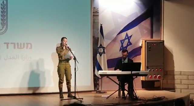 מהמם: בתו החיילת של שי ניצן ב'שיר ליום חולין'. צפו