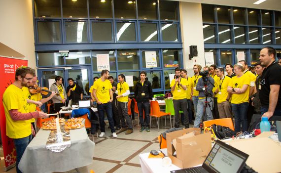 המירוץ ליצירתיות: יומיים האקתון במרכז אקדמי לב