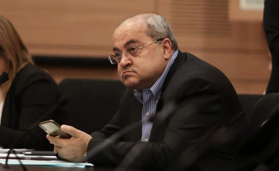 צפו: עימות בין אחמד טיבי ומשפחת עמירם בן אוליאל