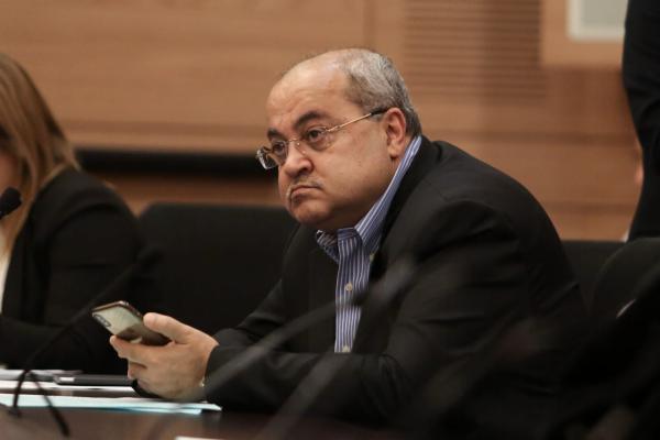 צפו: עימות בין אחמד טיבי ומשפחת עמירם בן אוליאל