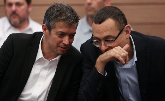 האוזר: לא נתפטר, אנחנו הבאנו מנדטים לכחול לבן