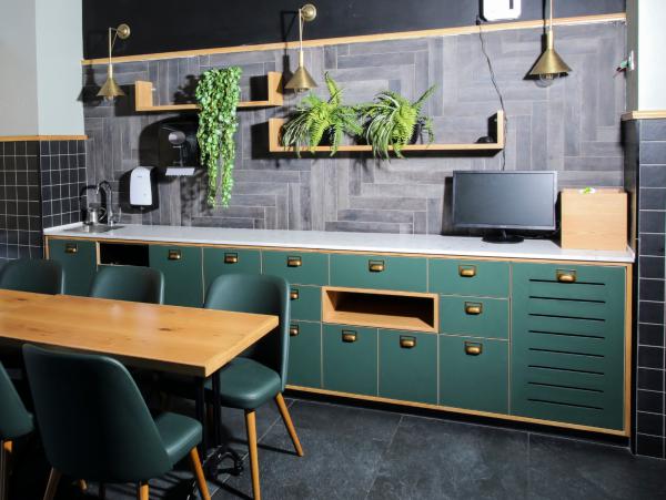 קפה גרג קרית אתא בכשרות מהודרת וחדר VIP