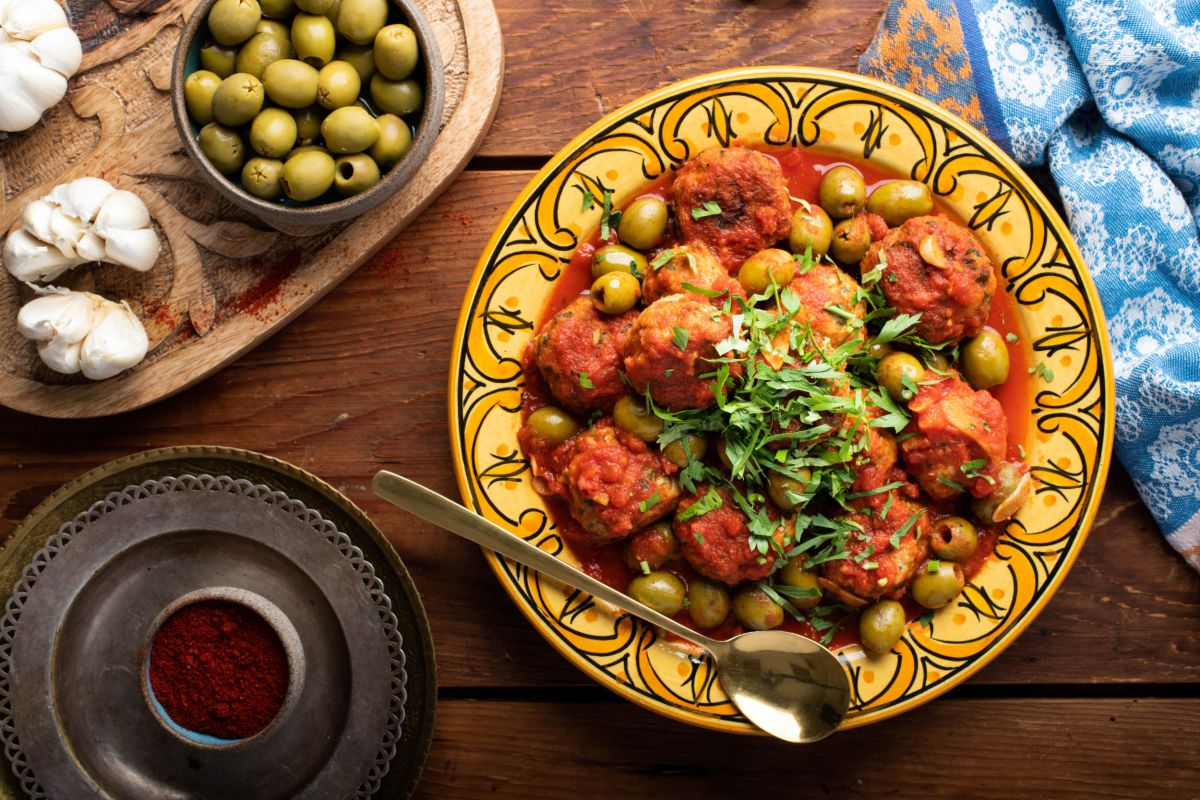 סורגים שבת: מתכון לקציצות עוף ברוטב עשיר