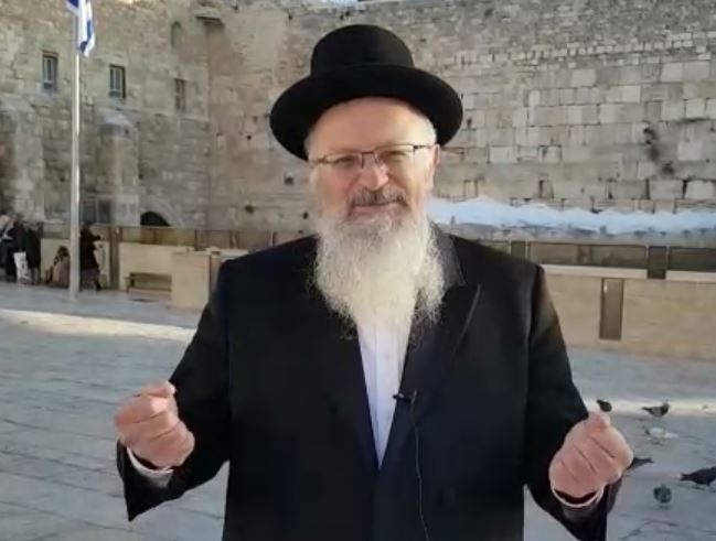 הרב אליהו פגש חתנים בכותל: 'תקומת ישראל'. צפו