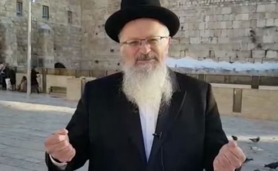 הרב אליהו פגש חתנים בכותל: 'תקומת ישראל'. צפו