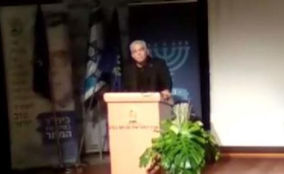 צפו: הקהל לא נותן ללפיד להשלים משפט: "תתבייש"