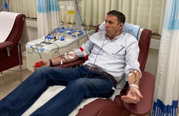 כזה עוד לא ראיתם: מתן כהנא תרם דם והתראיין לרדיו