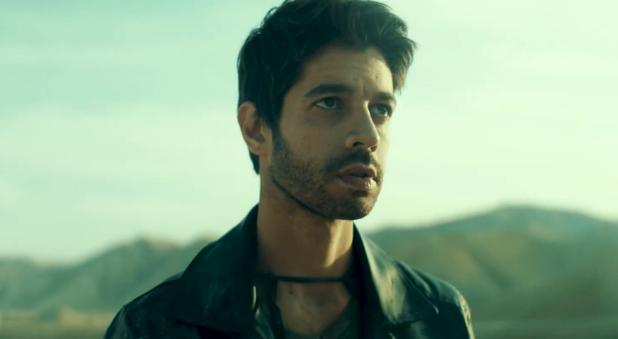 במהלך צילומים: שי גבסו נעקץ ופונה בדחיפות לטיפול