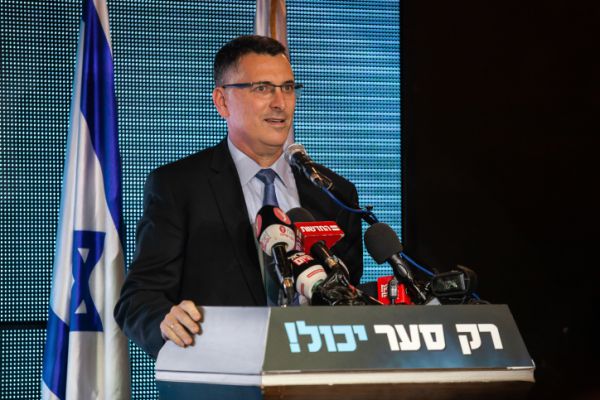 סקר: גוש הימין בראשות סער מתקרב ל- 61 מנדטים