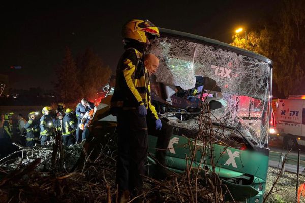 התנגשות האוטובוס ליד נתב"ג: נקבע מותם של 4 פצועים