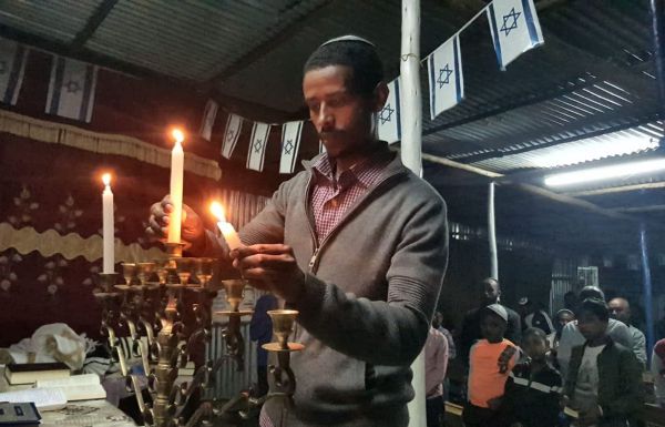 מרגש: הדלקת נרות בקהילת שארית יהודי אתיופיה. צפו