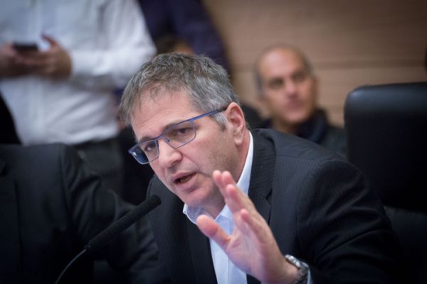 יואב קיש התעצבן וטרק את הטלפון למראיין. האזינו