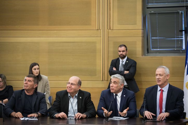 כחול לבן, אל תורידו מדינה שלמה שאולה