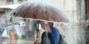 הצפות בעקבות מזג האוויר: 3 לכודים בנחל בדרום, חסימות בכבישים