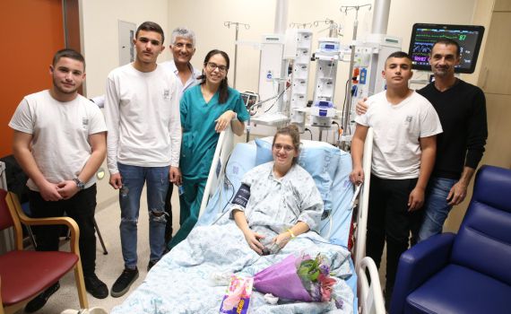 המורה מאפרת נפגשה עם התלמידים שהצילו את חייה