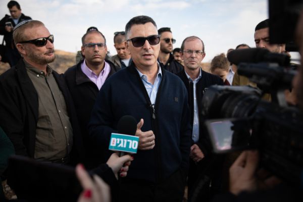 "הלוואי הייתה לי תקשורת מלטפת כמו שיש לנתניהו"