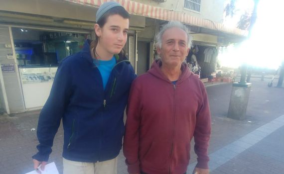 שמחת חנוכה: בני הנוער האירו את שכונת נווה שאנן