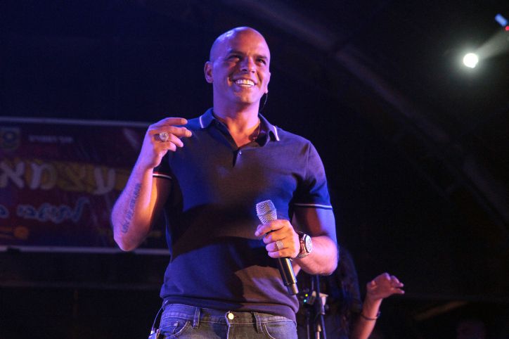 צוות של 4 אנשים בודק כל יום פרסומים נגד אייל גולן