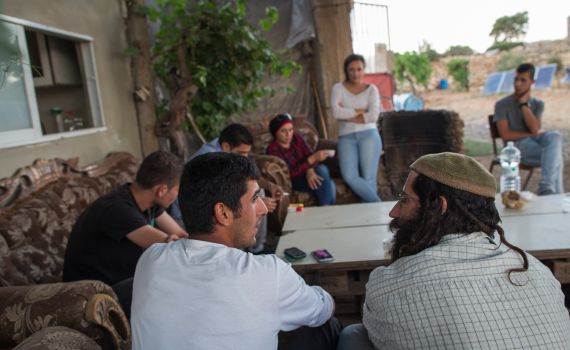 'סליחה על השאלה' עם פלסטינים באפרת