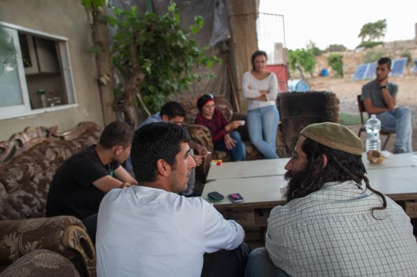 'סליחה על השאלה' עם פלסטינים באפרת