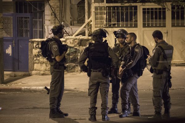 171 פלסטינים נעצרו בשטח ישראל, אקדח נתפס בדהריה