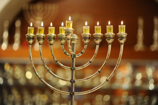 מתי מדליקים נרות חנוכה? הלכות חנוכה תש"פ 2019