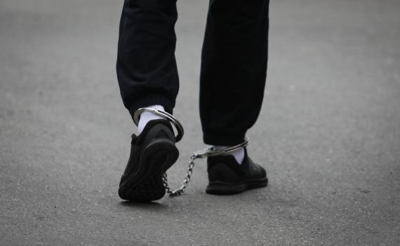 זוג הורים נעצרו בחשד שהתעללו למוות בבתם