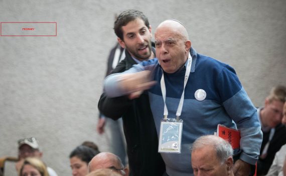 הפעיל שמתפרץ לכנסים אלי יוסף מקים מפלגה