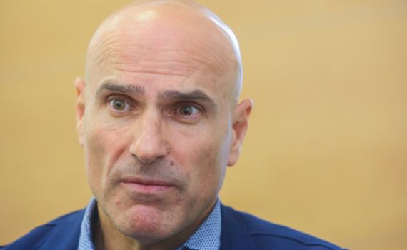 המשטרה הקליטה את נווה בניגוד לחוק, "פגיעה קשה"