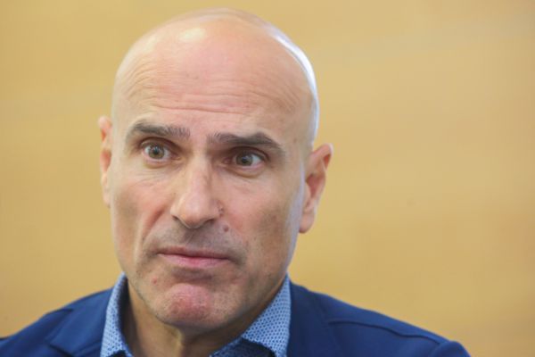 המשטרה הקליטה את נווה בניגוד לחוק, "פגיעה קשה"