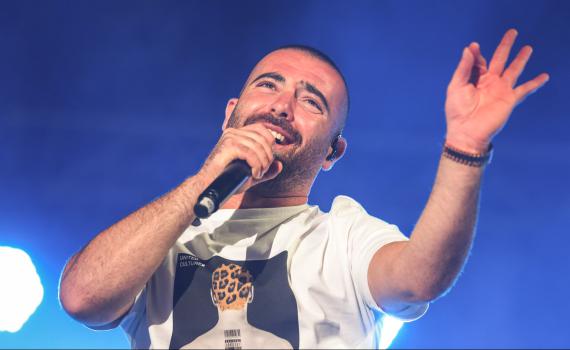 עומר אדם הכריז על הופעה בפארק הירקון