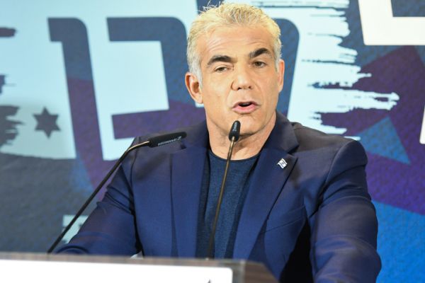 לפיד יוצא להגנתו של אראל סג"ל: "השעייתו – טעות"