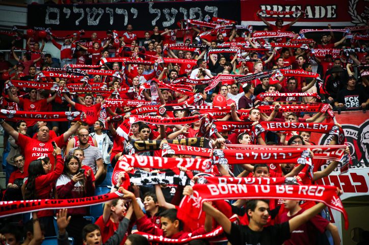 מעריץ את הפועל? קח את הילד שלך למשחק