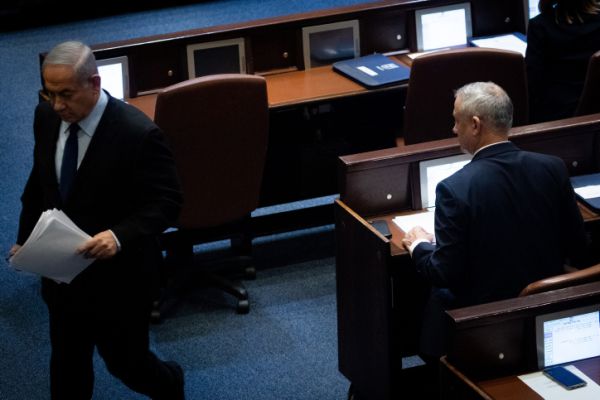 המשחק הפוליטי: בין דעות קדומות לעובדות