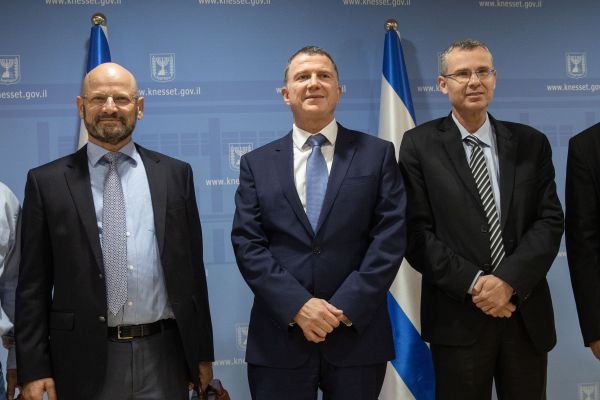 נעלמו העקרונות, נשארו התיקים | סיכום פוליטי