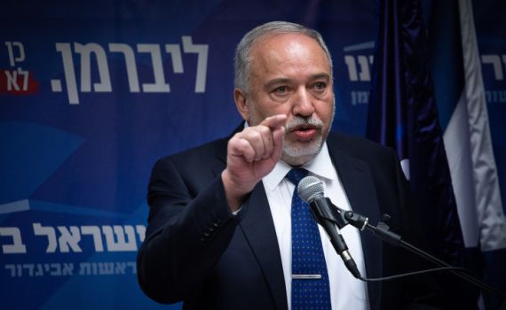 ליברמן מציג: כך הממשלה תשרוד 4 שנים
