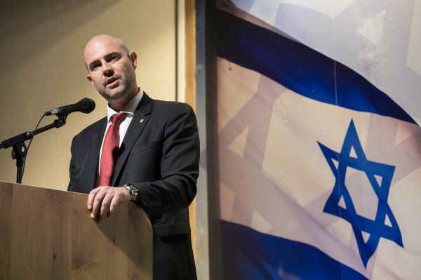 אוחנה למנדבליט: אראיין מועמדים נוספים לתפקיד