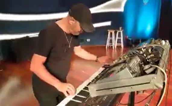 טרגדיה: הקלידן המוכר נמצא בביתו ללא רוח חיים