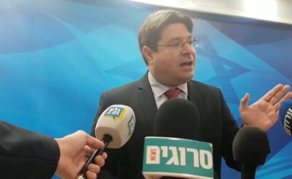 אקוניס על בית הדין בהאג: "השופטת אנטישמית"