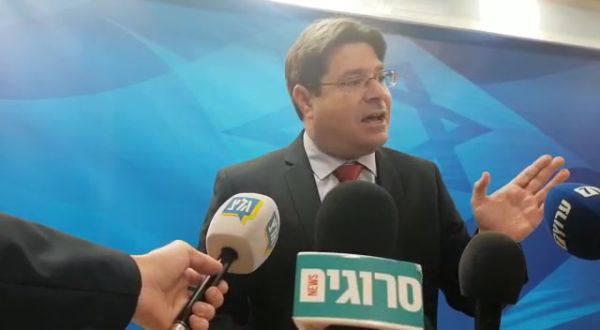 אקוניס על בית הדין בהאג: "השופטת אנטישמית"