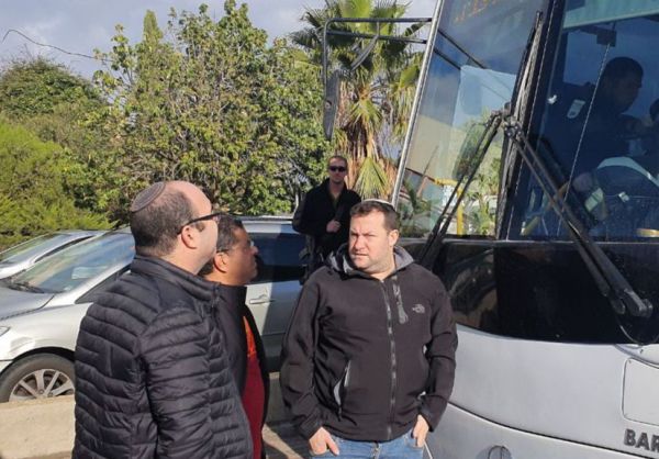 שומרון: גולת ברזל נורתה אל עבר אוטובוס עם תלמידים