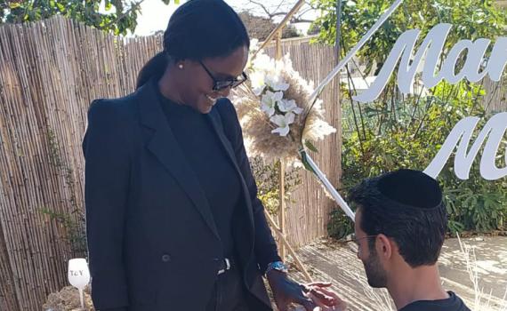 מתחזקת: זוכת 'האח הגדול' התארסה בבית הרב שריקי