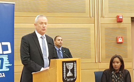 גנץ לנתניהו: "נמצא עבורך תפקיד הולם למעמדך"