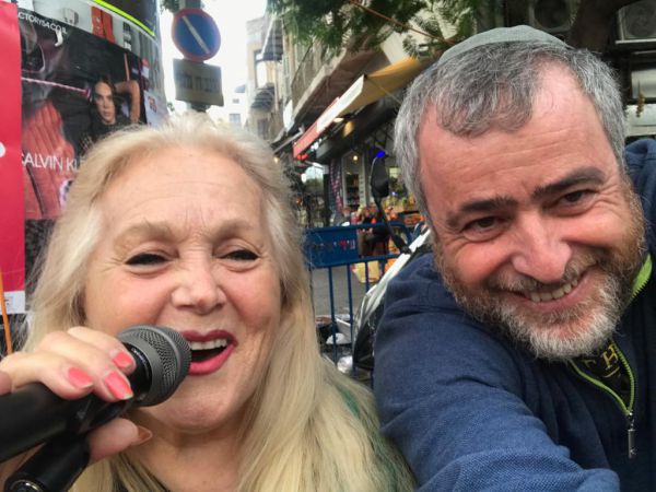 "יכולים להיות יחד": ריקלין בסלפי עם מירי אלוני