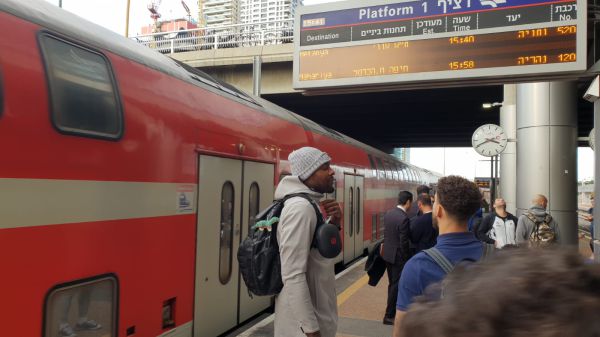 צעד וחצי מעל כולם: מכבי ת"א נסעה למשחק ברכבת